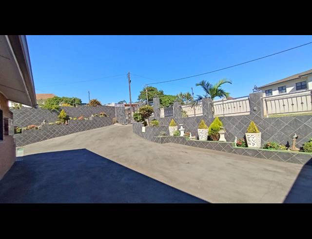 2 BEDROOM SECTIONAL TITLE FOR SALE IN CLARE ESTATE